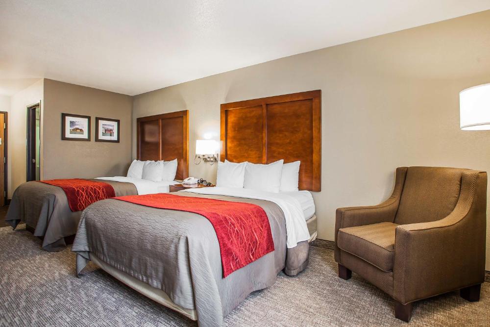 Queen Room with Two Queen Beds - Non-Smoking interior